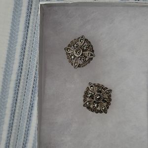 🌻BOGO 🌻Vintage style earrings